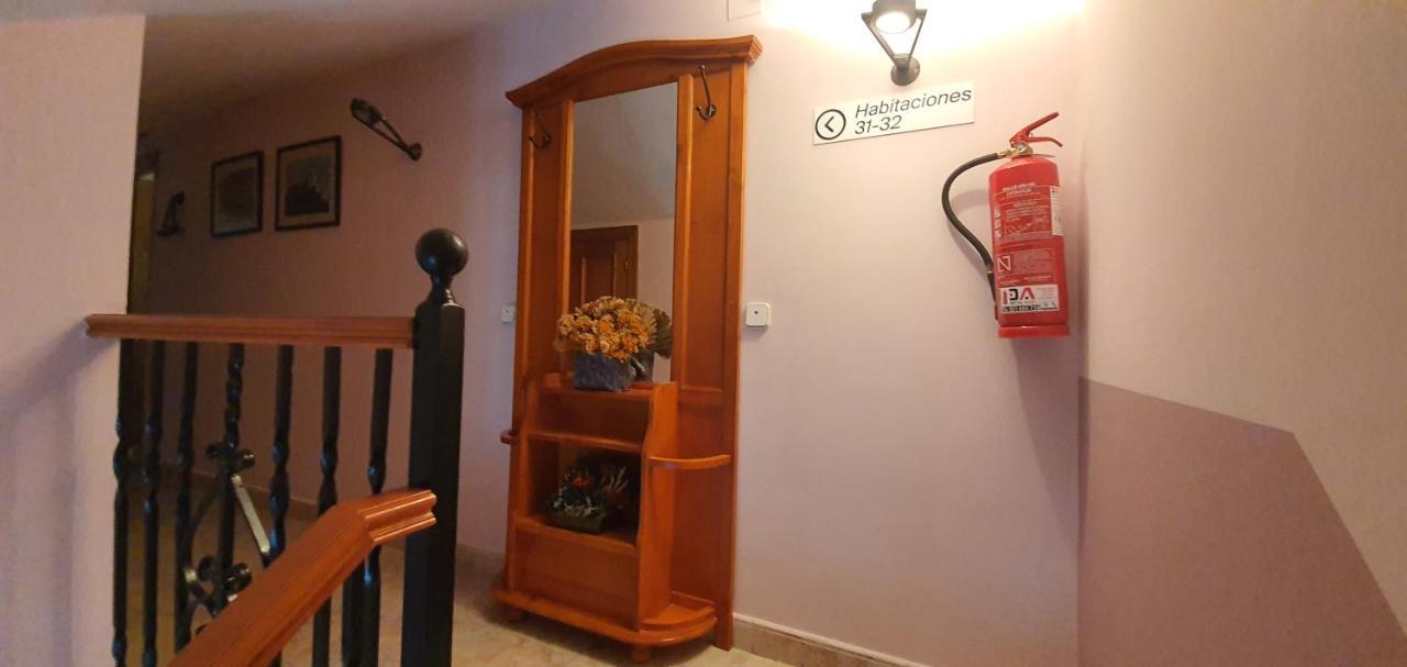 Hospedaje Bar El Gato Del Acueducto 塞哥维亚 外观 照片